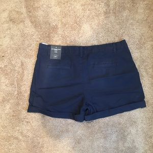 BRAND NEW GAP CHINO SHORTS / SIZE 16